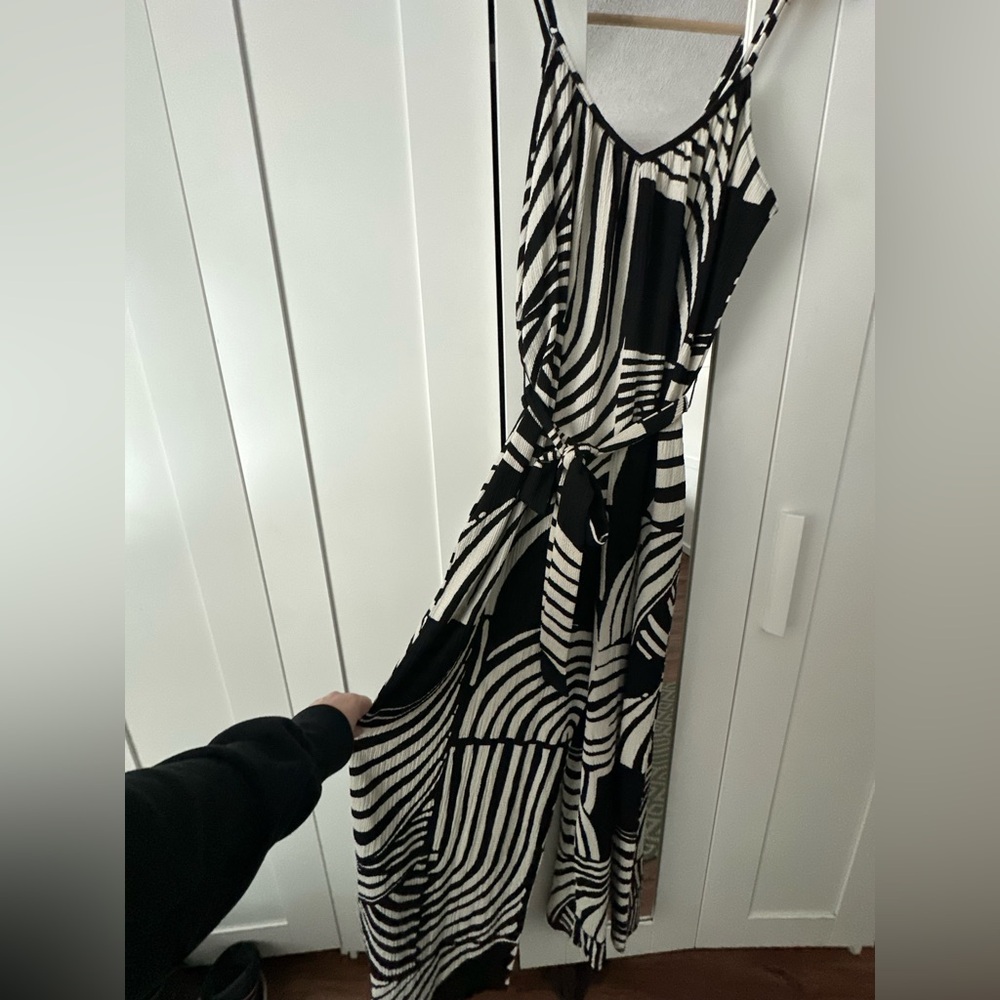 H&M Women’s Black and White Striped Patterned Jumpsuit Medium - Picture 5 of 11